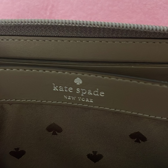 Kate Spade wallet. - Picture 4 of 6
